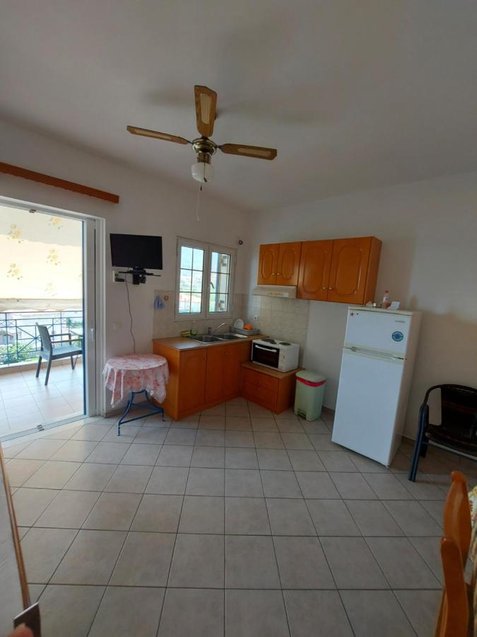 Matina Apartments Tyros Rum bild