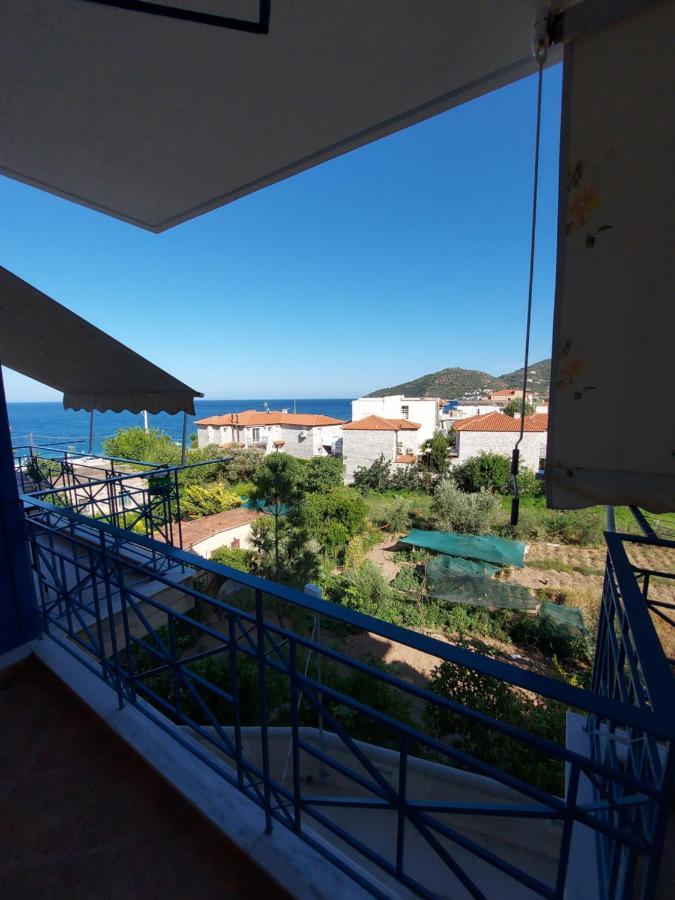 Matina Apartments Tyros Rum bild