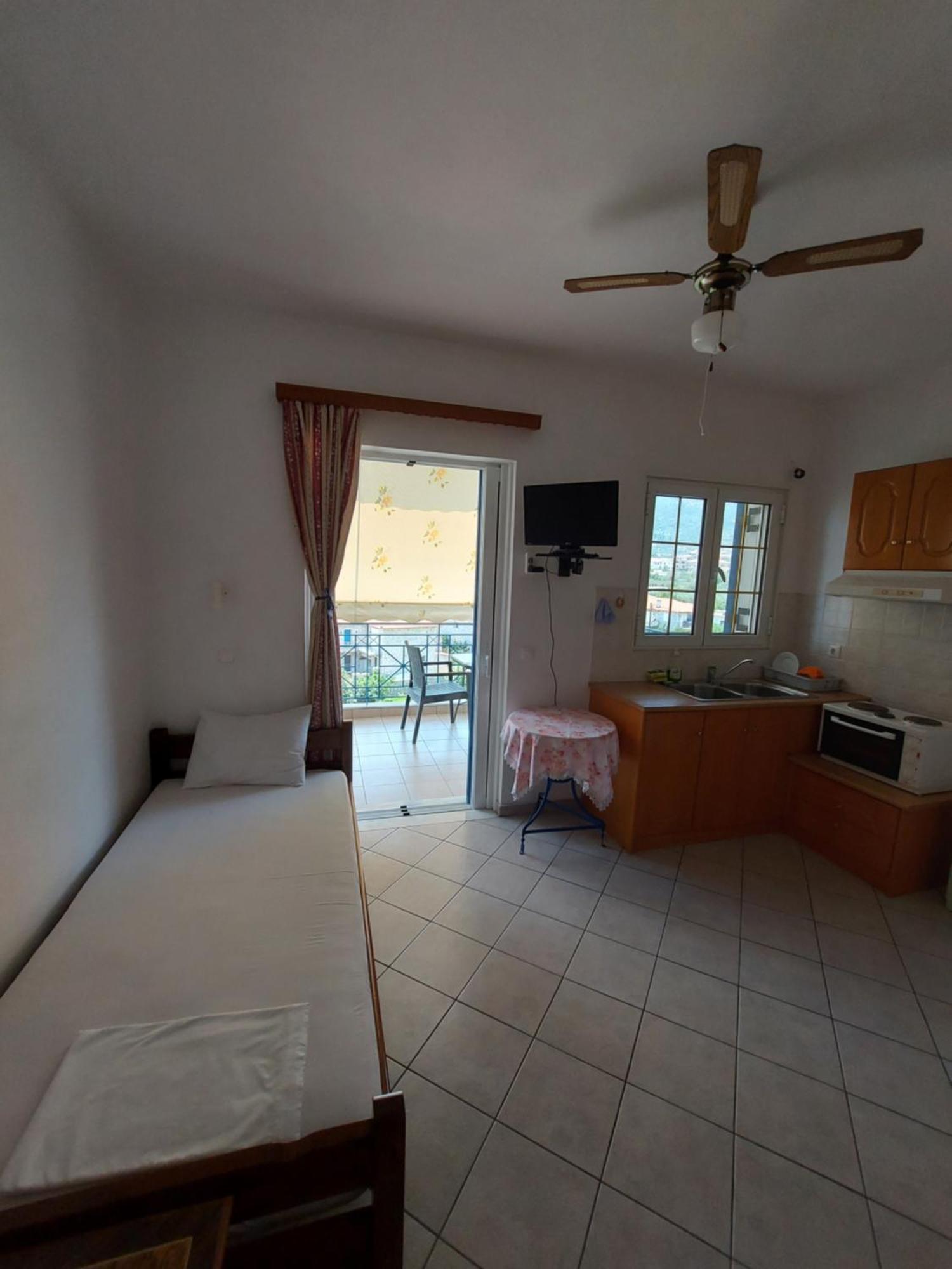 Matina Apartments Tyros Rum bild